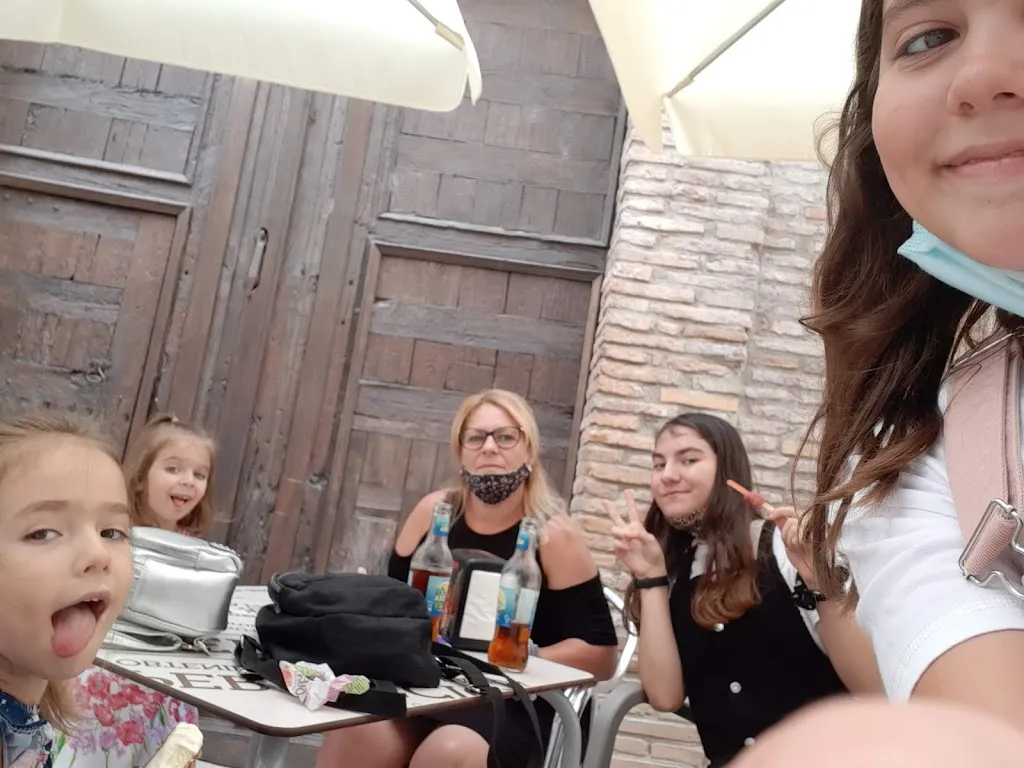 LILIANA NEGOITA_Bar CHAPLIN_Aldeanueva de Ebro_review