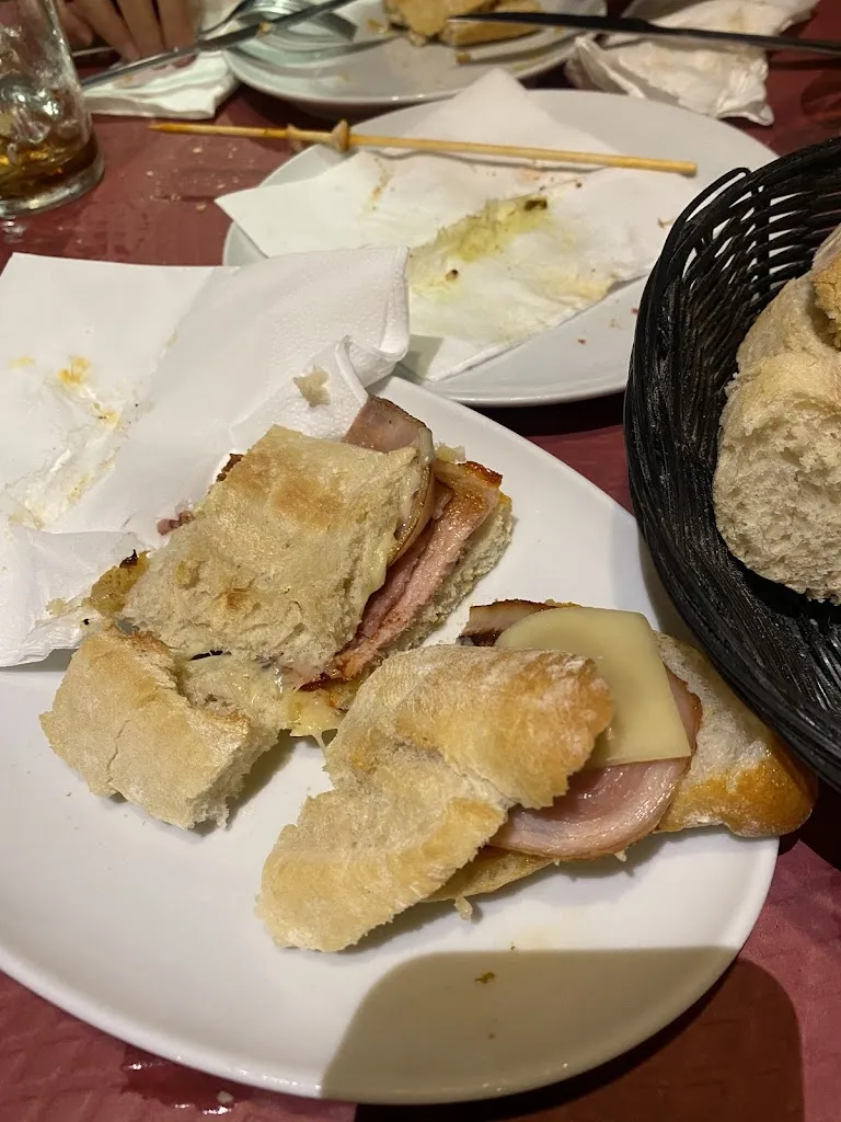 Mesón Jamonero_Arenzana de Abajo_slider_image_3