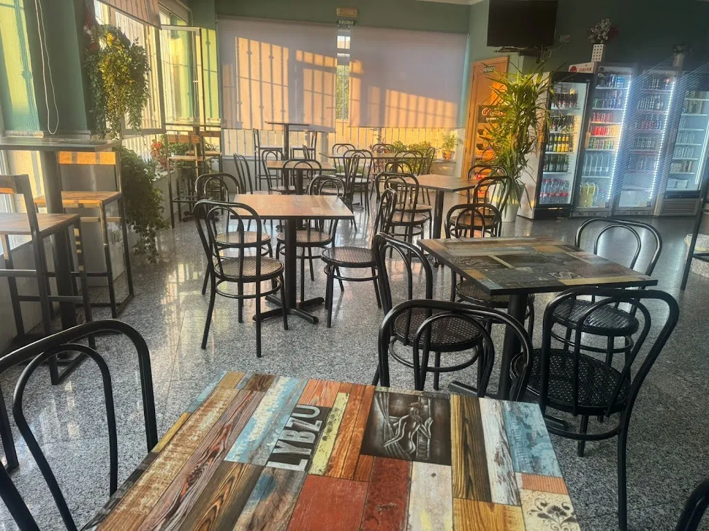 Moana By Sari's restaurant in Bezares