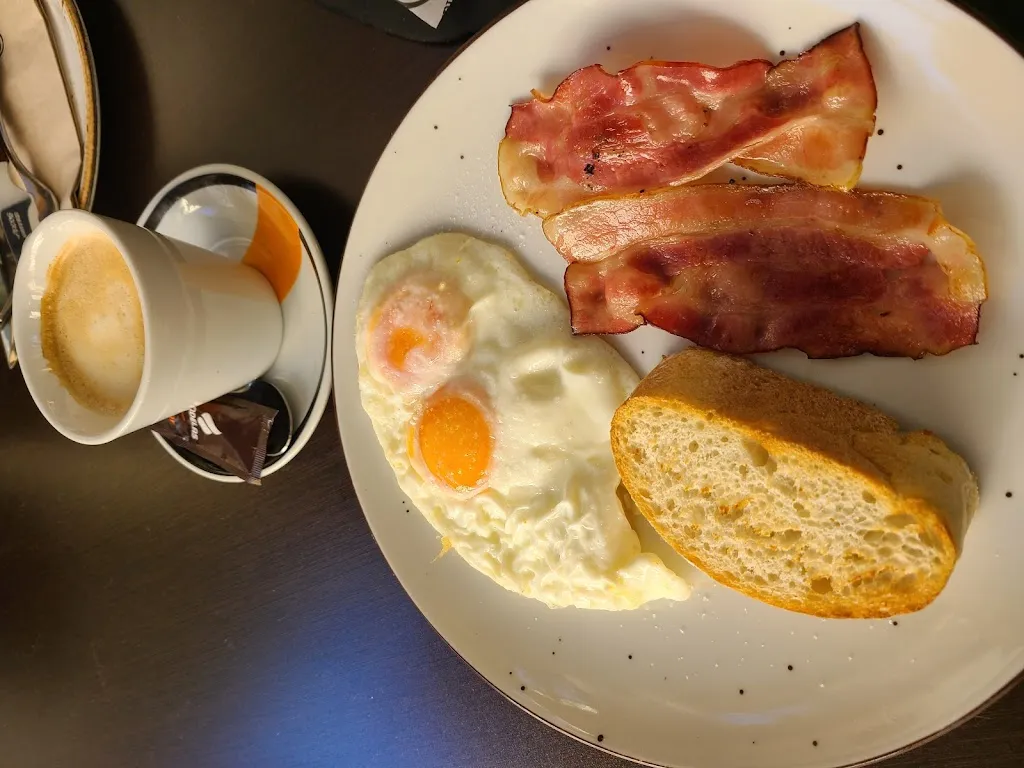 Nola_Cañas y Tapas_Cañas_review