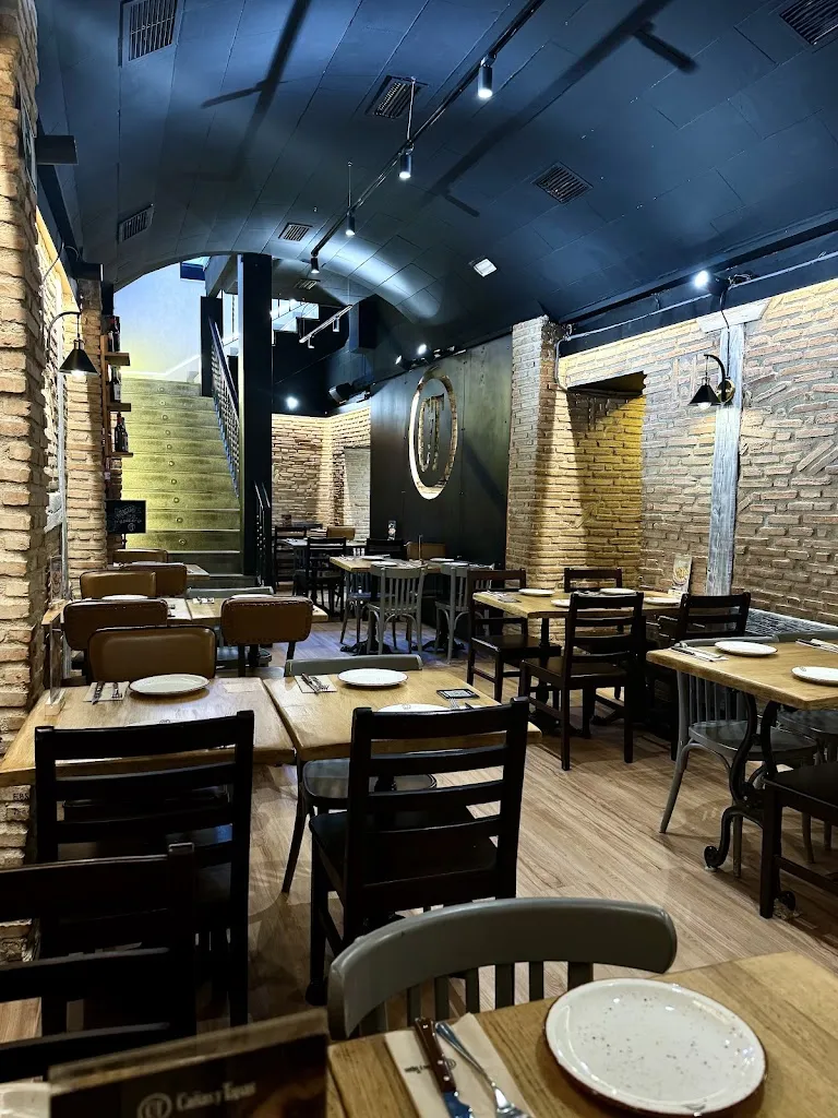 Cañas y Tapas restaurant in Cañas