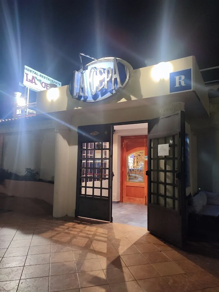 Ana Fdez_Bar restaurante & hotel en cenicero - La Cepa_Cenicero_review