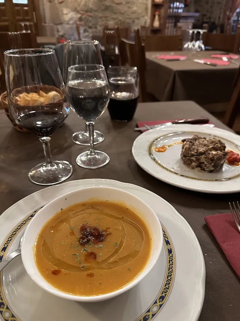 Joel Martín Hernández_Mesón Las Glosas_Estollo_review