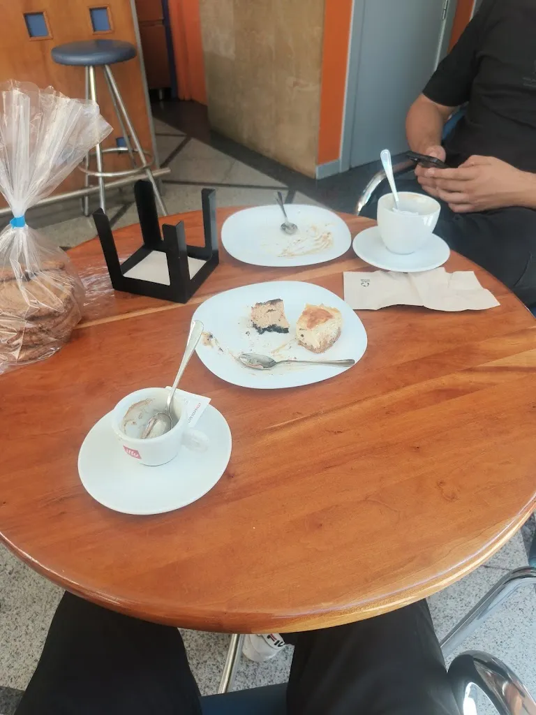 Kevin José_PASTELERÍA LA CLAVELINA_Arnedo_review