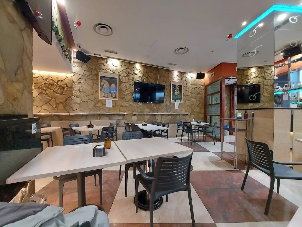 Hugo S C restaurant in Arnedo