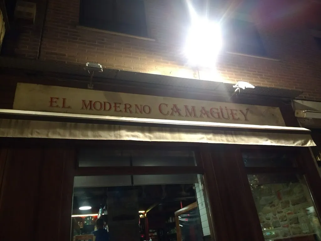 Carlos Manuel Loyola Andrés_El Moderno Camaguey_Arnedo_review