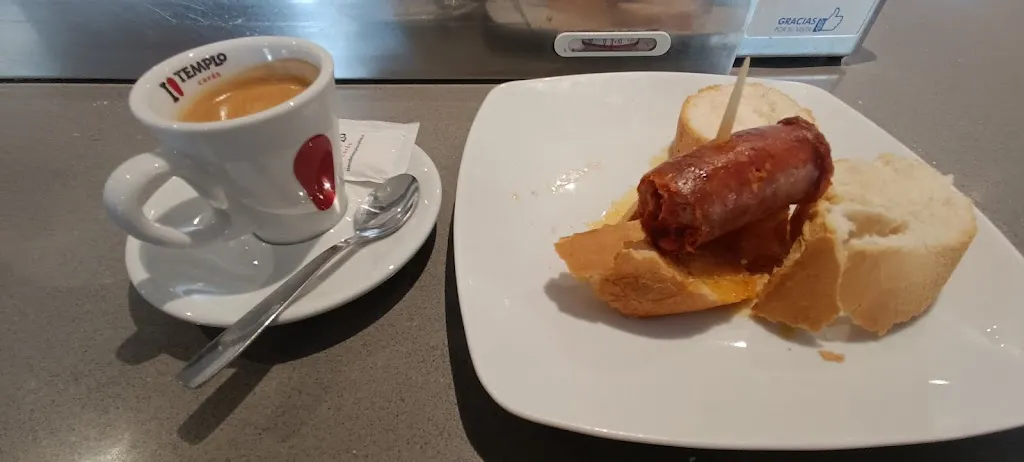 Jose A. Sánchez_Bar la guagua_Arnedo_review