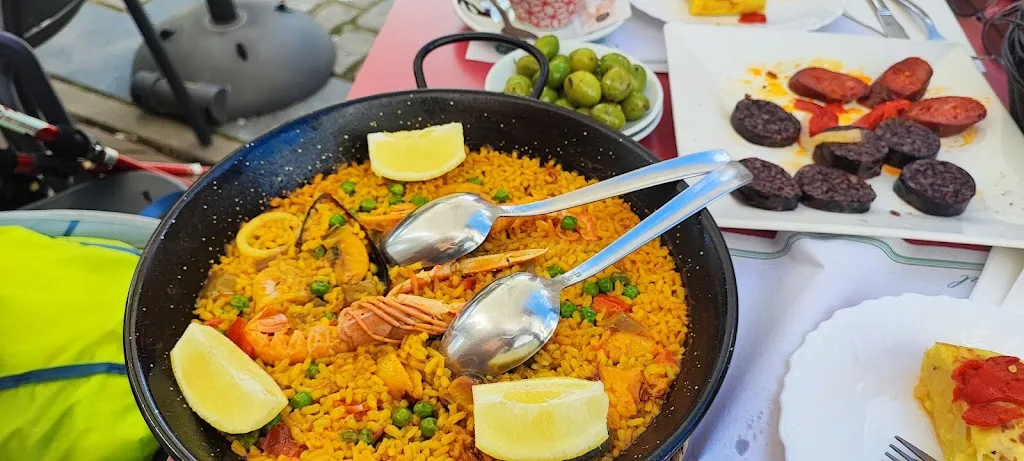 Paul Lee_Cafetería La Concha_Grañón_review