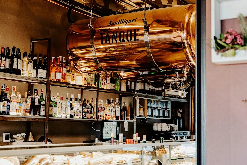 Al Toque Villa Patro Tortillas, raciones y copas restaurant in Lardero