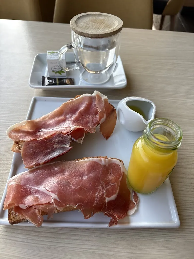 Alessandra Santos_Cafetería Crema Night_Lardero_review