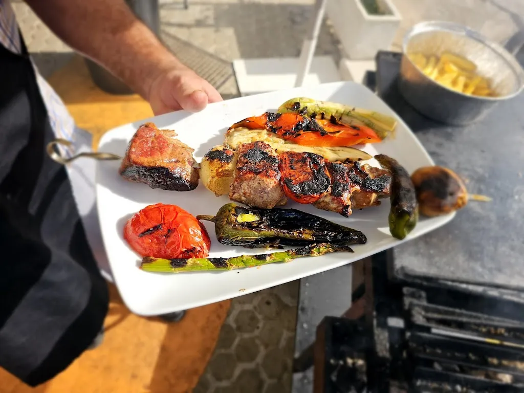 "CASA ARIAS C.B" restaurant in Pedroso