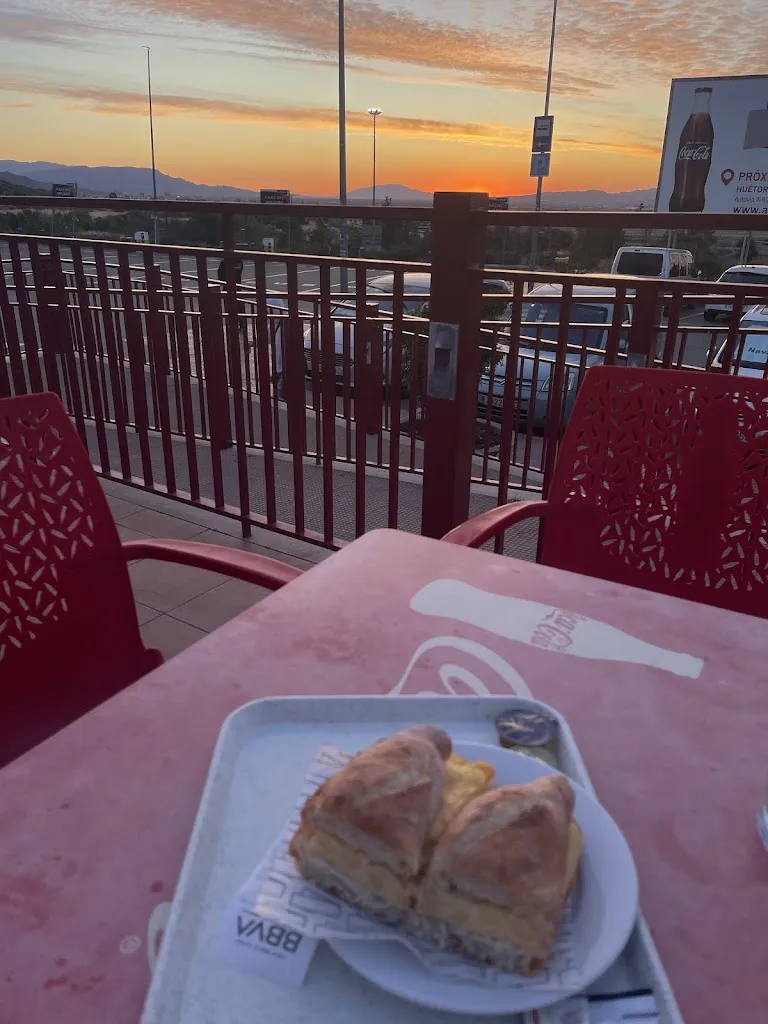 Safwan Chowdhury_Área de Servicio La Parada Puerto Lumbreras_Lumbreras_review