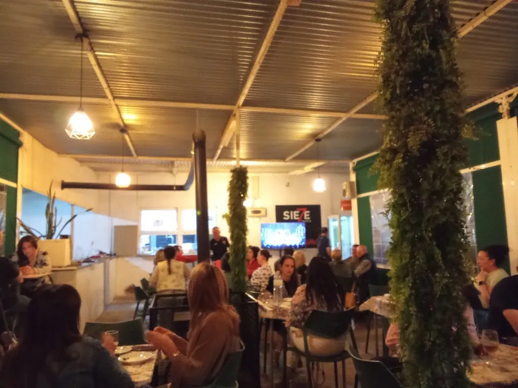 Bar Sie7e restaurant in Lumbreras