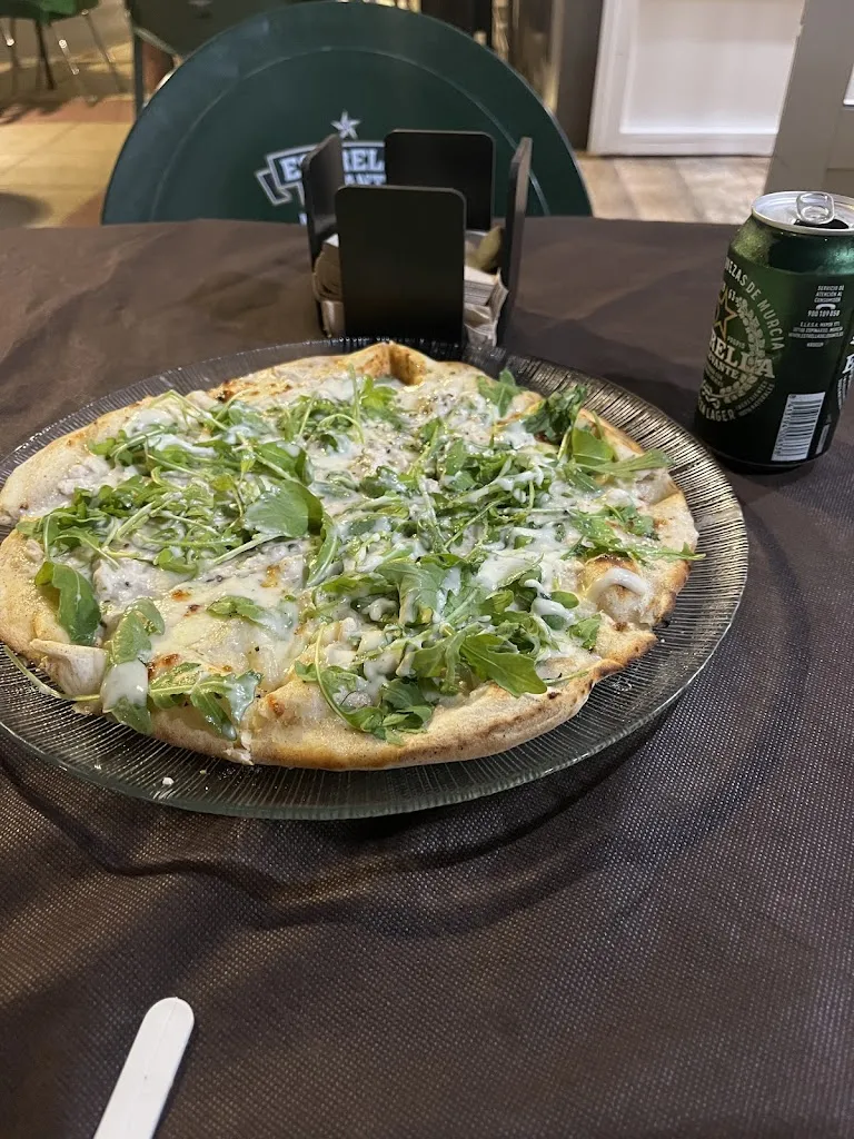 Ernesto Cuenca Haro_PIZZERIA LA TENTACIÓN_Lumbreras_review