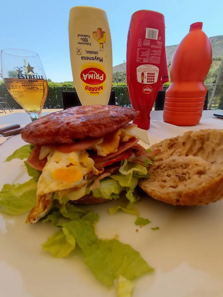 Javier Arias Ortiz_bar restaurante las piscinas_Ribafrecha_review