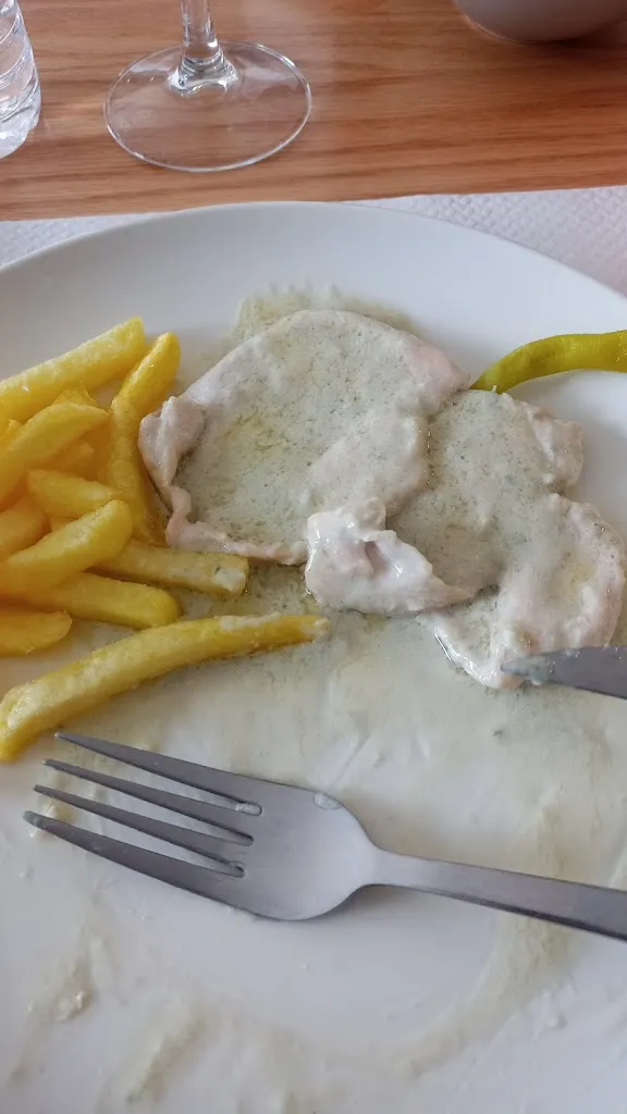 Nicoleta Petcu_Bar Hogar del Jubilado_Pradejón_review