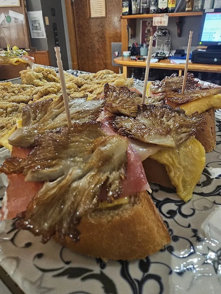 Menu_Bar Trovador del peruano en tanga ☺️_Pradejón_image_2