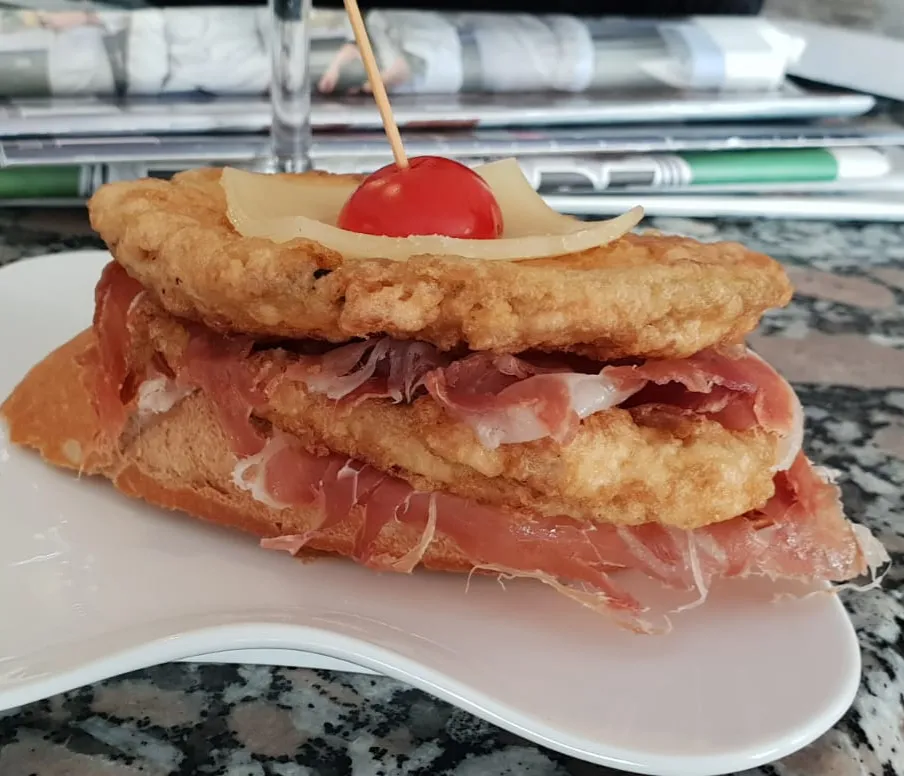 Gastrobar Piscinas restaurant in Pradejón