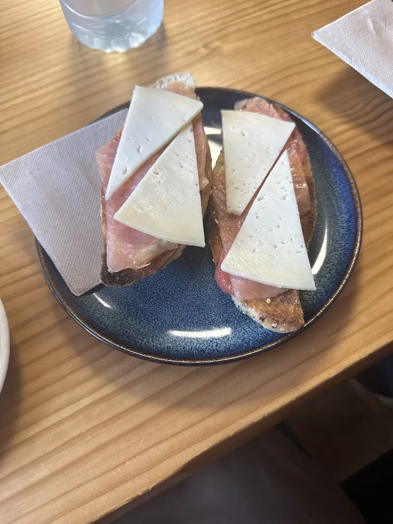 Mimi Valora_La Vella Coffee Shop_Crevillent_review