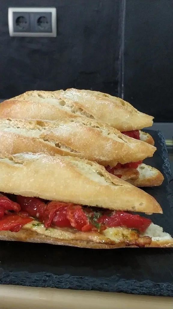 Mihai Mora_Bar Las Palmeras_Rincón de Soto_review