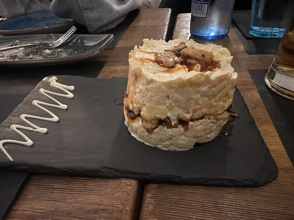 Negar Azani_El Golfo de Cai_Santa Engracia del Jubera_review