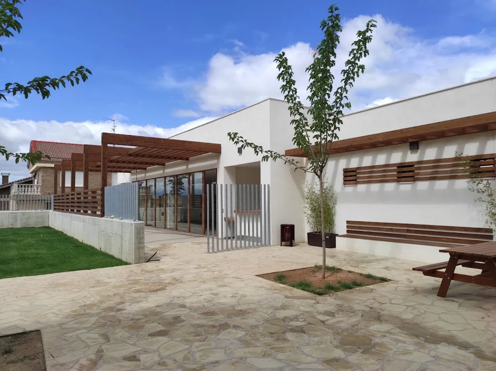 Piscinas municipales + Bar restaurant in San Vicente de la Sonsierra