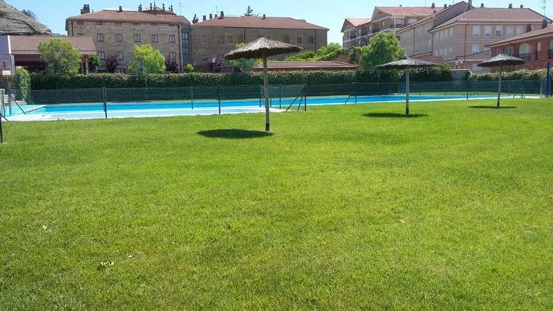 Piscinas municipales + Bar_San Vicente de la Sonsierra_slider_image_2