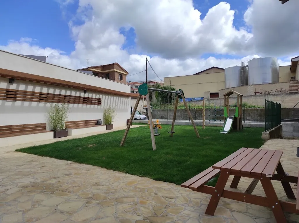 Piscinas municipales + Bar_San Vicente de la Sonsierra_slider_image_3