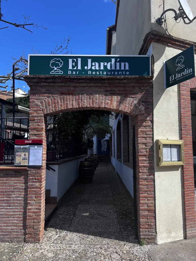 El Jardín Bar-Restaurante restaurant in Torre en Cameros