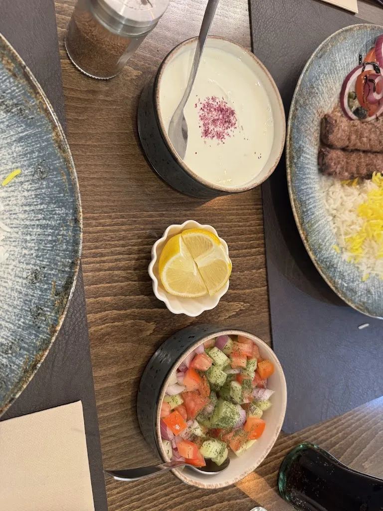 Azadeh R_Tabriz Restaurante_Torrecilla en Cameros_review