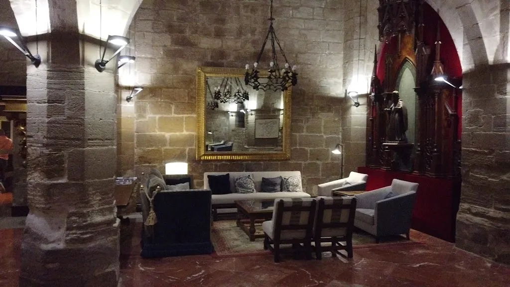 Parador de Santo Domingo de la Calzada restaurant in Zarratón