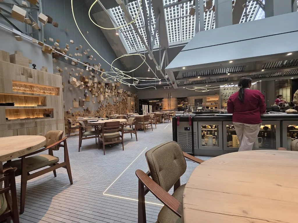 Restaurante Omeraki. By Alberto Chicote._Villarejo_slider_image_3