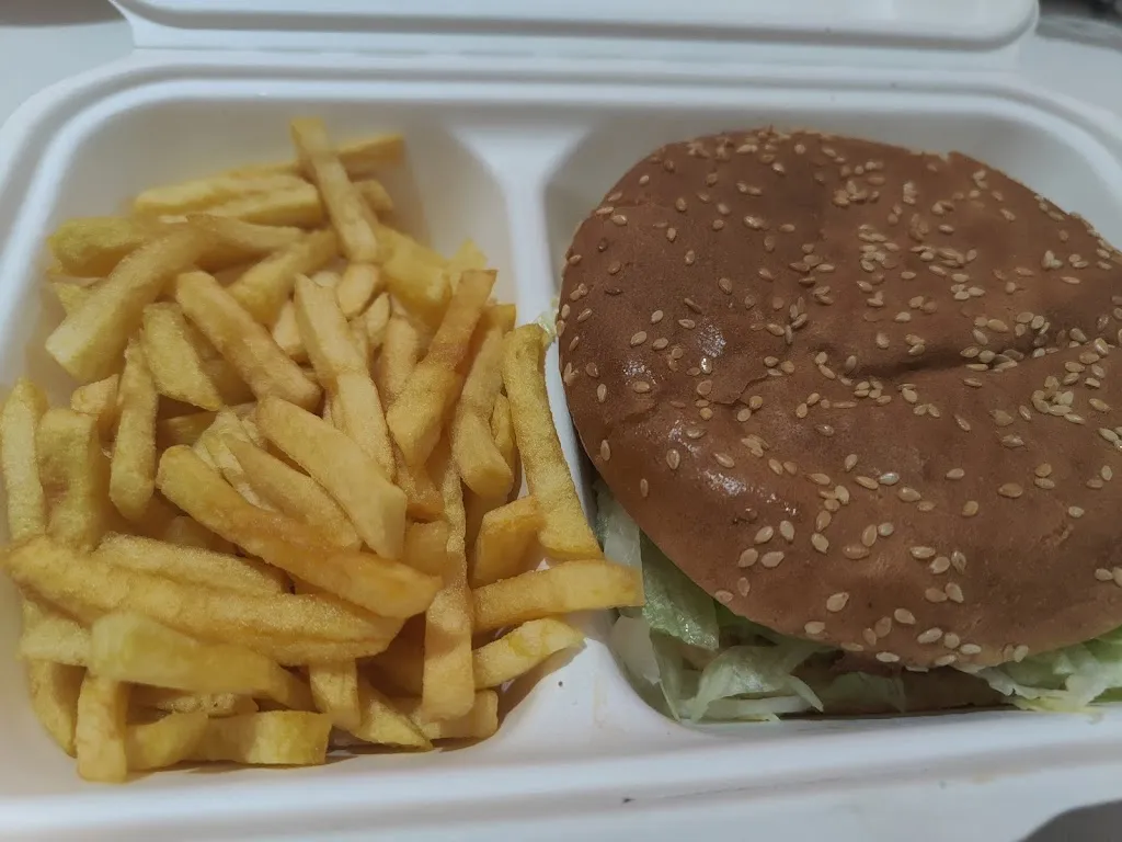 Hamburguesería El Dorado restaurant in Villarejo