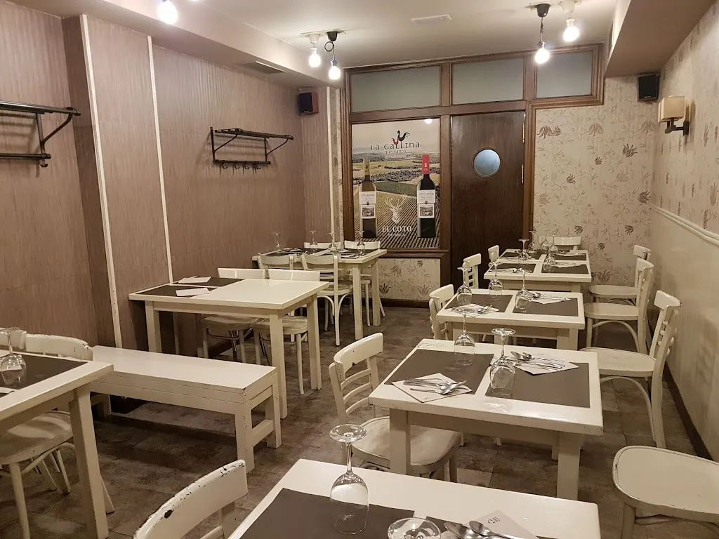 Restaurante La Gallina que cantó restaurant in Santo Domingo de la Calzada