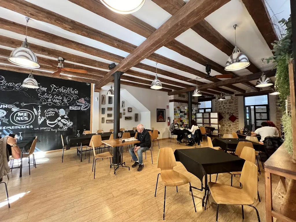 Gran Ferreteria Braseria restaurant in Santo Domingo de la Calzada