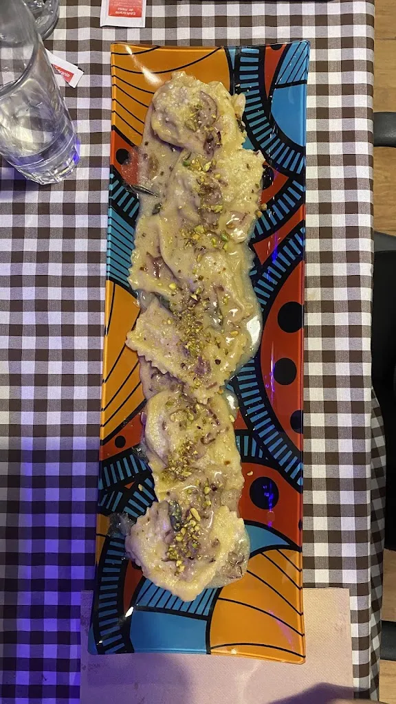 Serbay Ekinoglu_bar restaurante Salento_Aldea de San Nicolás La_review