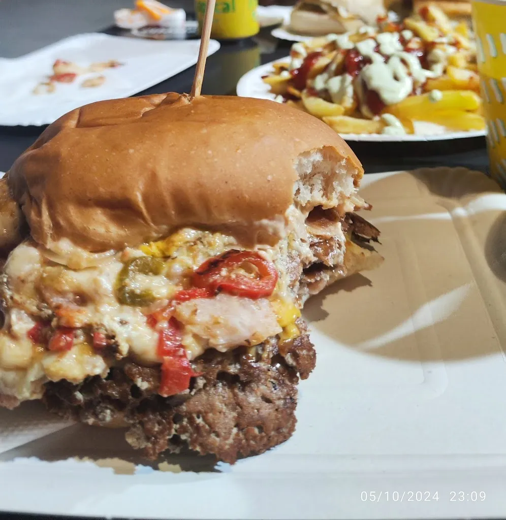 Israel Sanchez_Hungry Birds - Bar La Aldea de San Nicolás - Comida rápida Burger and Pizza_Aldea de San Nicolás La_review