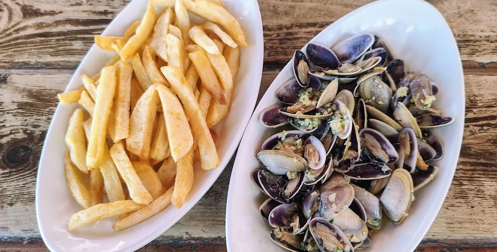 Martin Burrow_Bar Restaurante Esther_Aldea de San Nicolás La_review