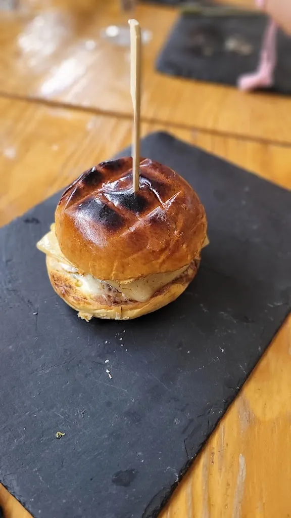 Jarod Scrambler_L'atelier du Petit Français Els Magazinos_Denia_review