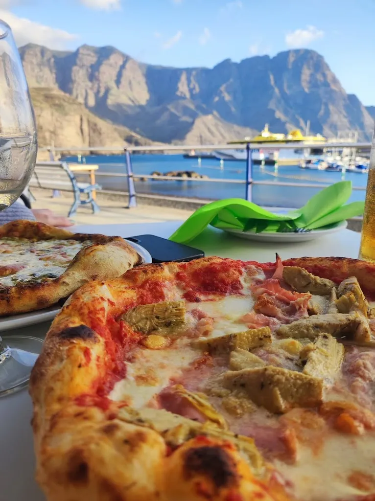 Oliver Mathews_Terraza pizzeria Dibe_Agaete_review