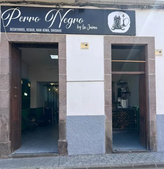 Perro negro_Agaete_slider_image_1