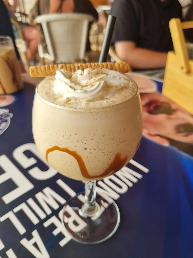 Leanne Almond_Retro Bar & Restaurant_Corralejo_review