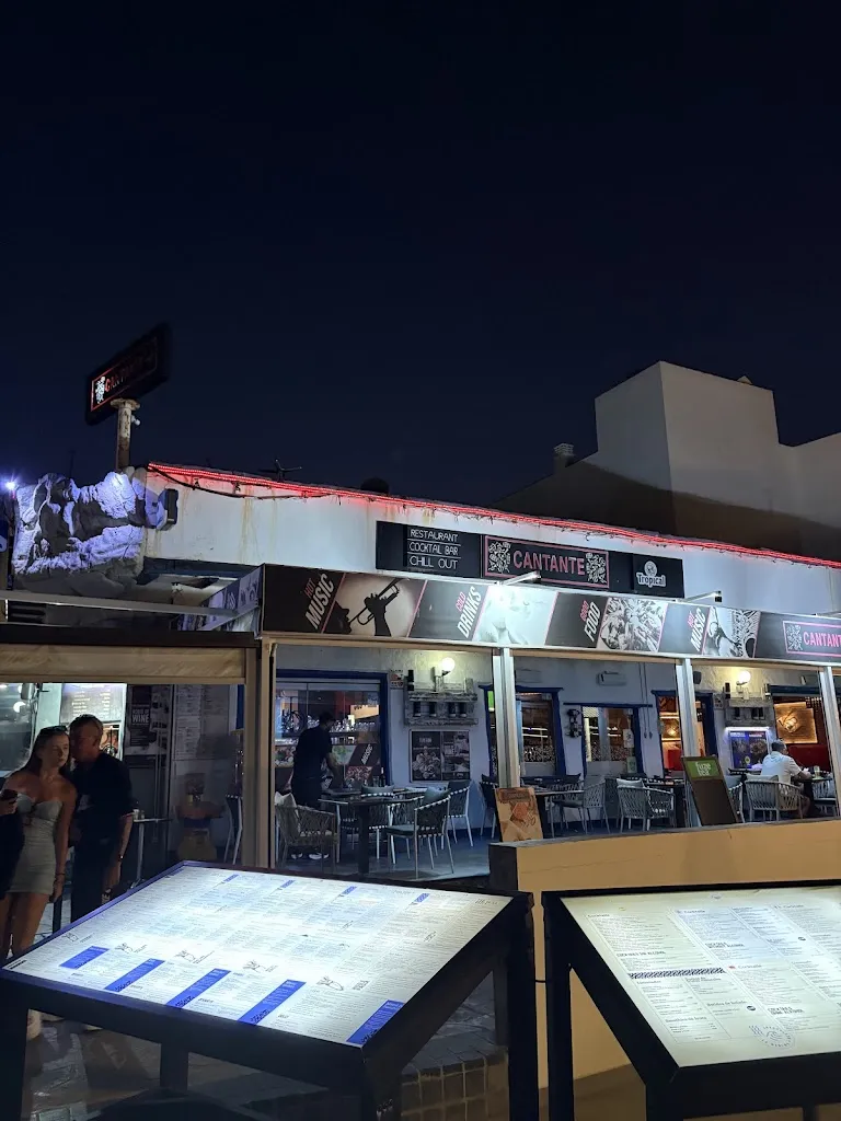 Megan Wood_Restaurante Cantante Café_Corralejo_review