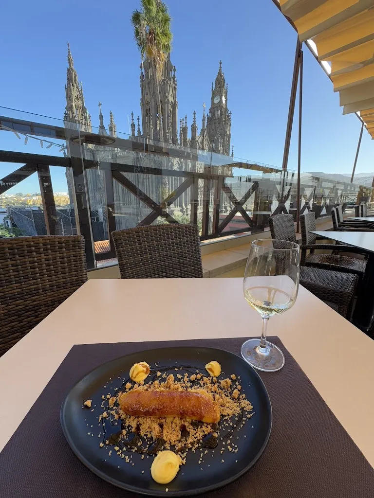 Kateřina Jirková_Emblemática Rooftop_Arucas_review