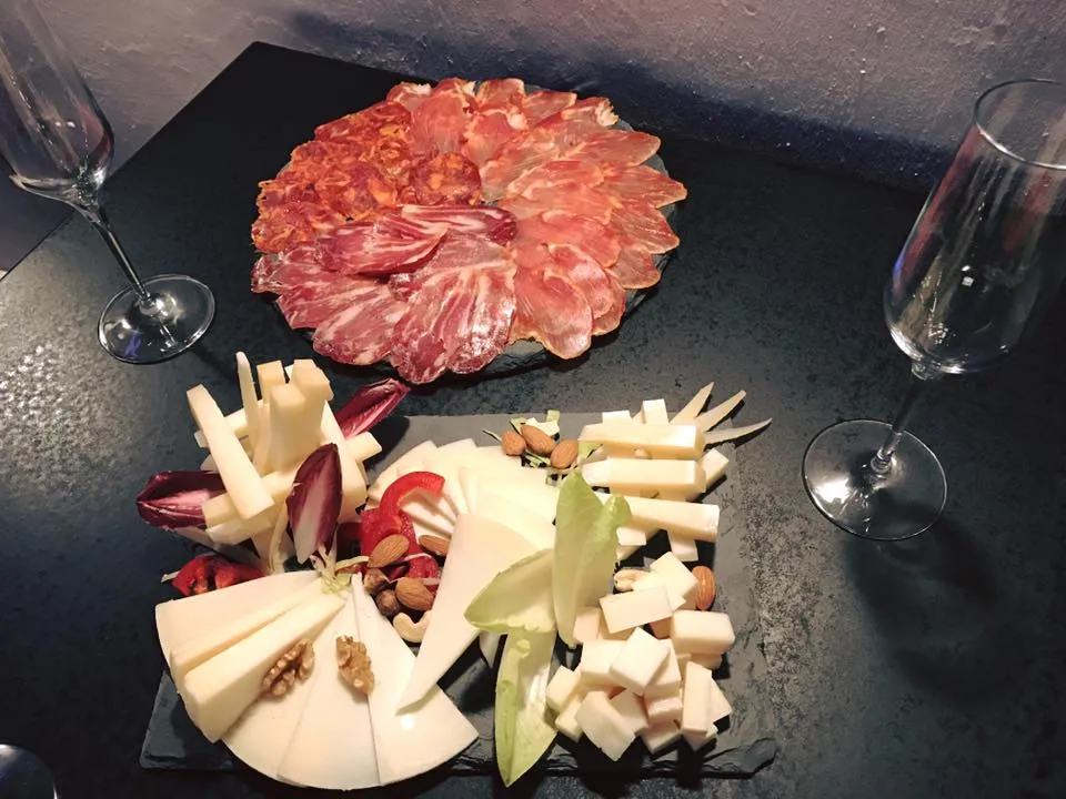 Restaurante Entre Duelas y Tapas_Arucas_slider_image_3