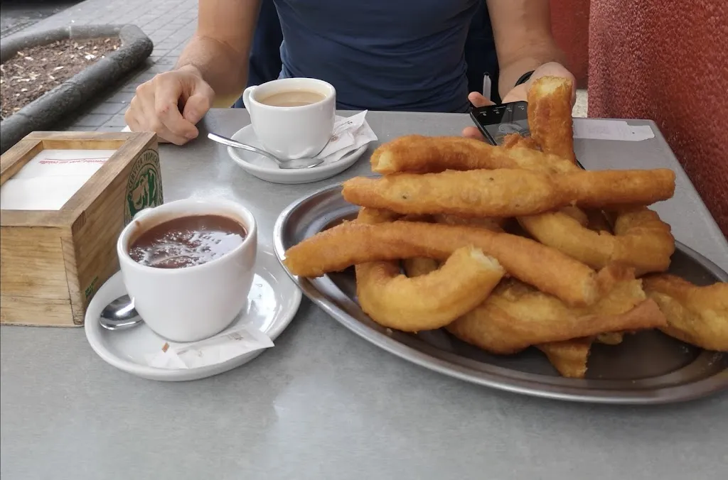 Sarah Rugheimer_Cafetería Churrería Las Caracolas Bar Quemao_Arucas_review