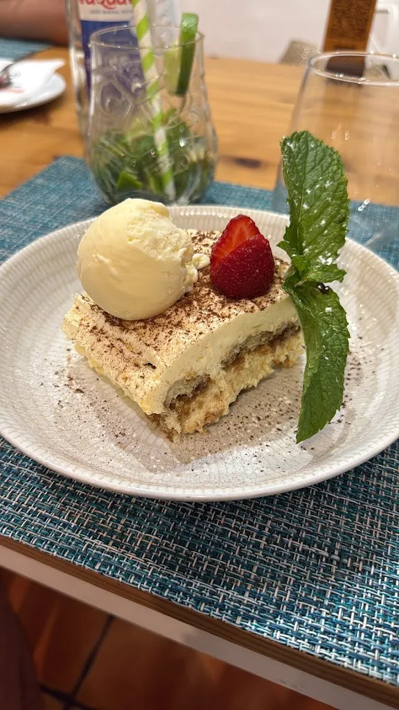 Alix Hamdan_Habana 6_Costa Teguise_review