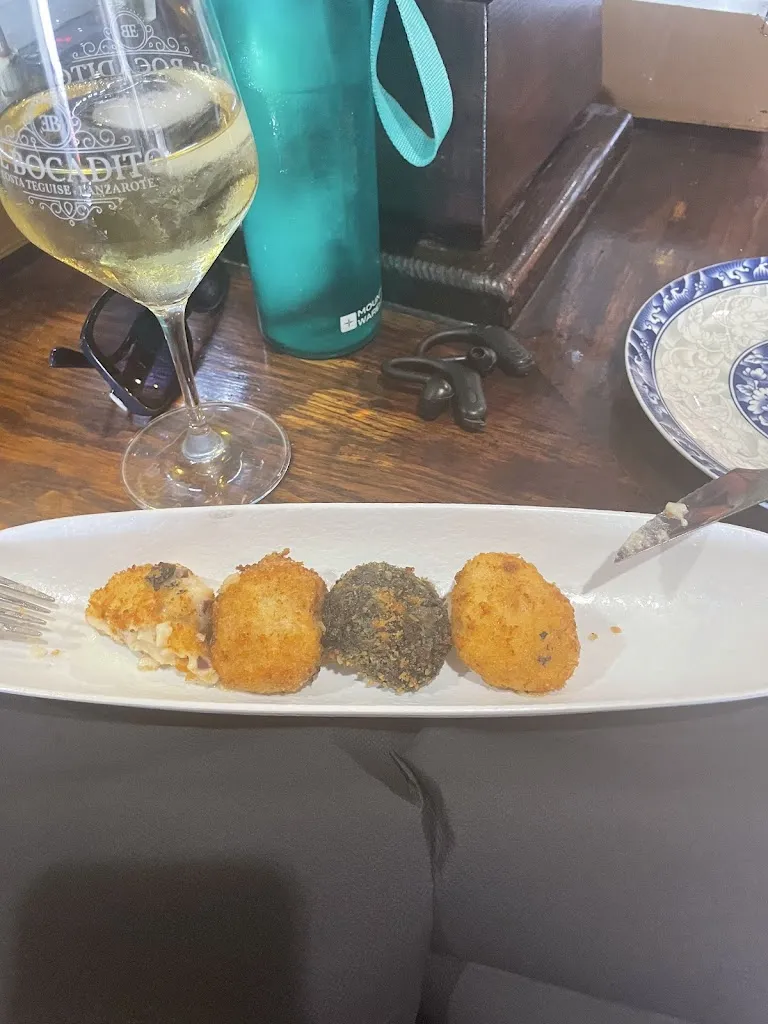 Lisa McKnight_Taberna El Bocadito_Costa Teguise_review