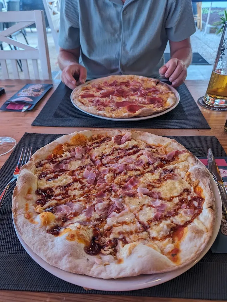 Abby Parker_La Otra Pizza y Pasta_Costa Teguise_review