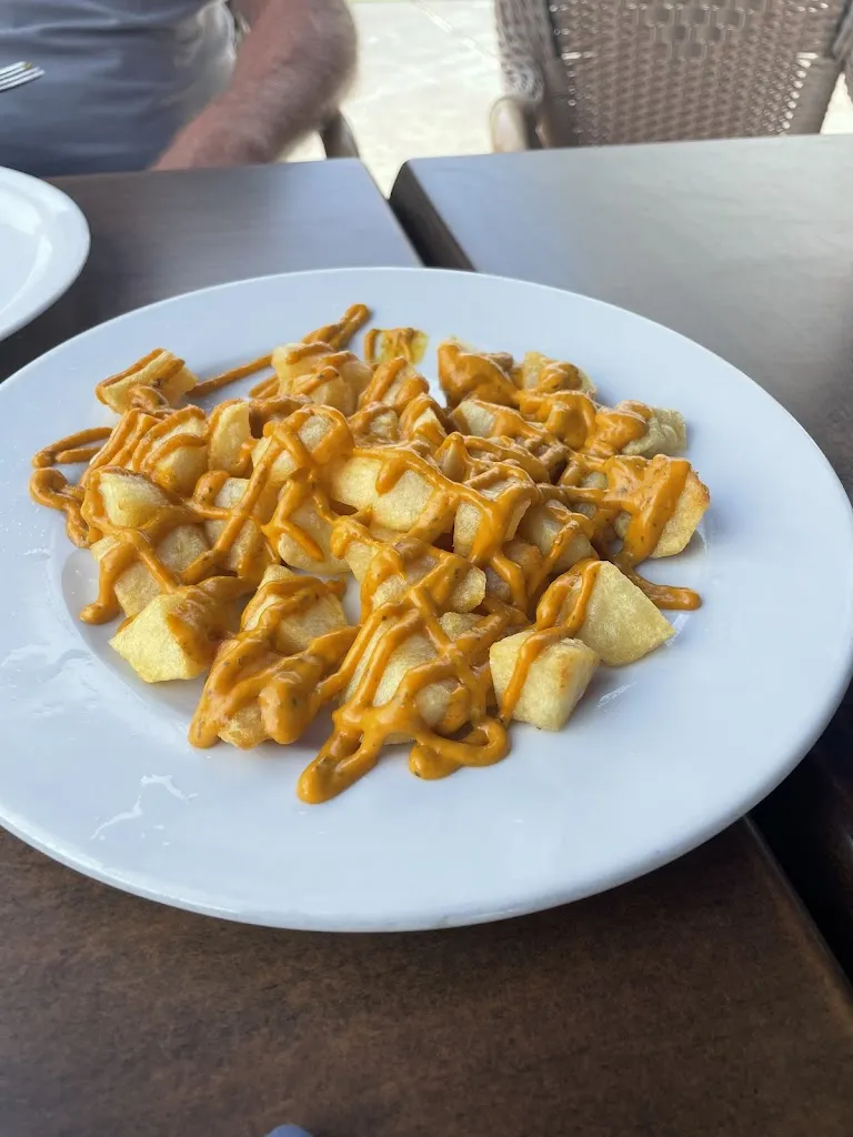 Clare Hind_Bar Moon_Costa Teguise_review